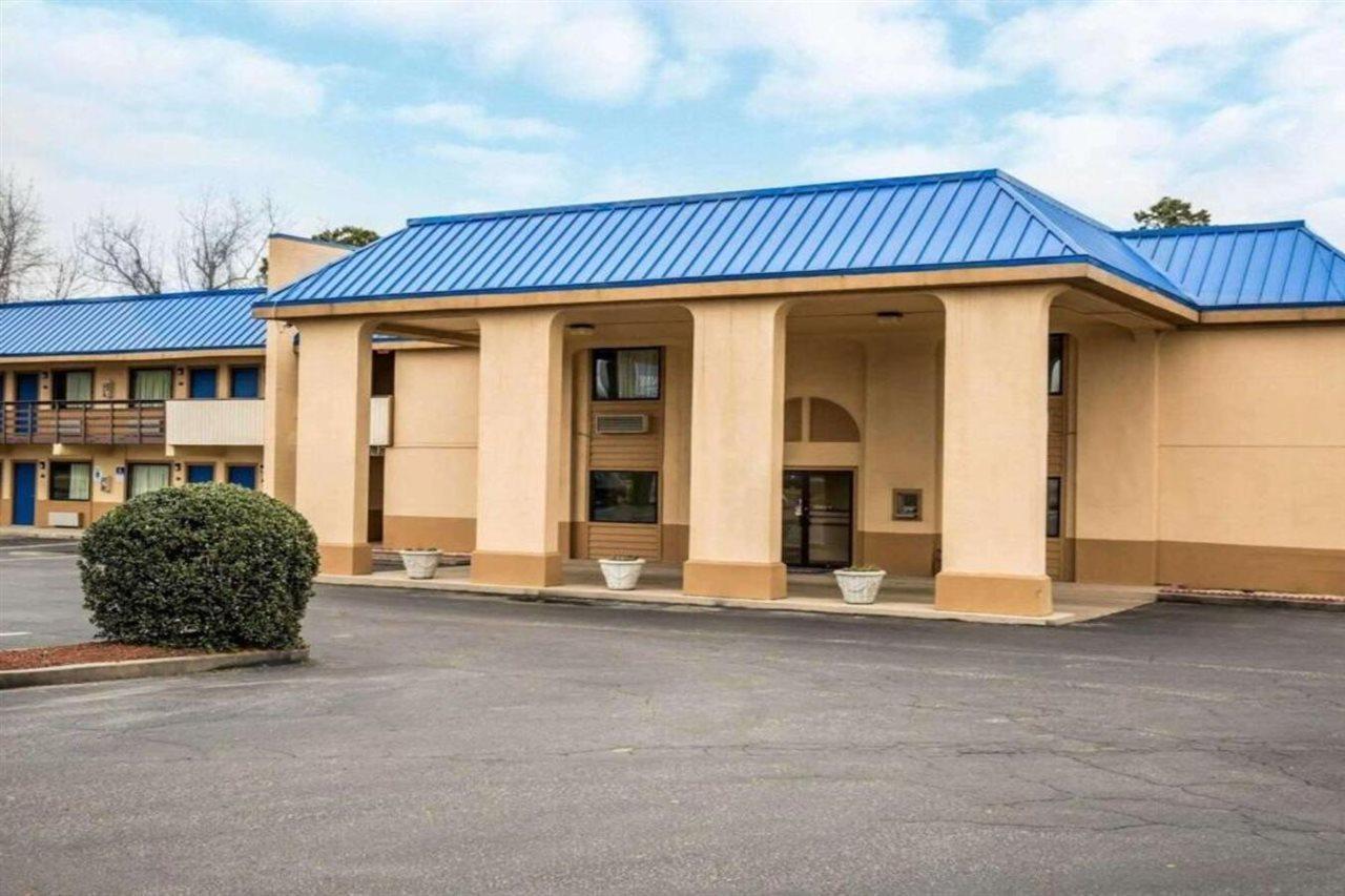 Rodeway Inn & Suites Plymouth Hwy 64 Exterior photo