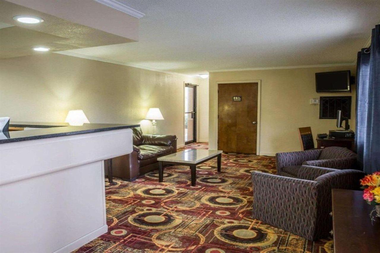Rodeway Inn & Suites Plymouth Hwy 64 Exterior photo