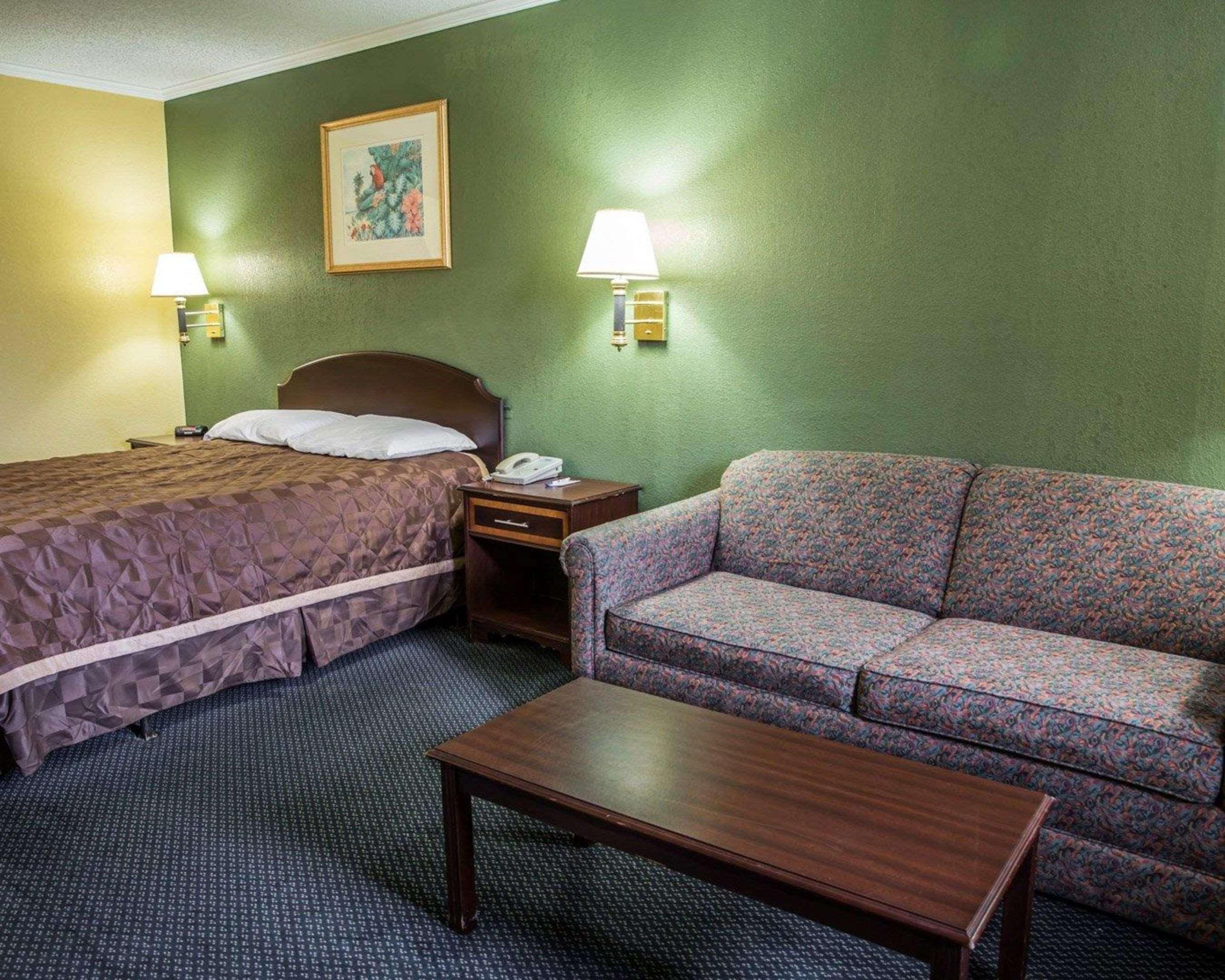 Rodeway Inn & Suites Plymouth Hwy 64 Exterior photo