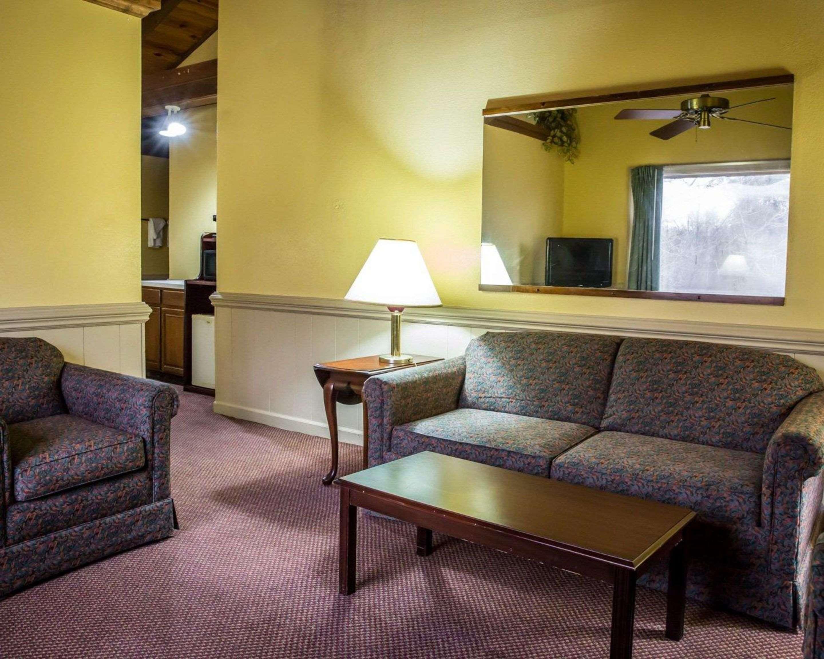 Rodeway Inn & Suites Plymouth Hwy 64 Exterior photo