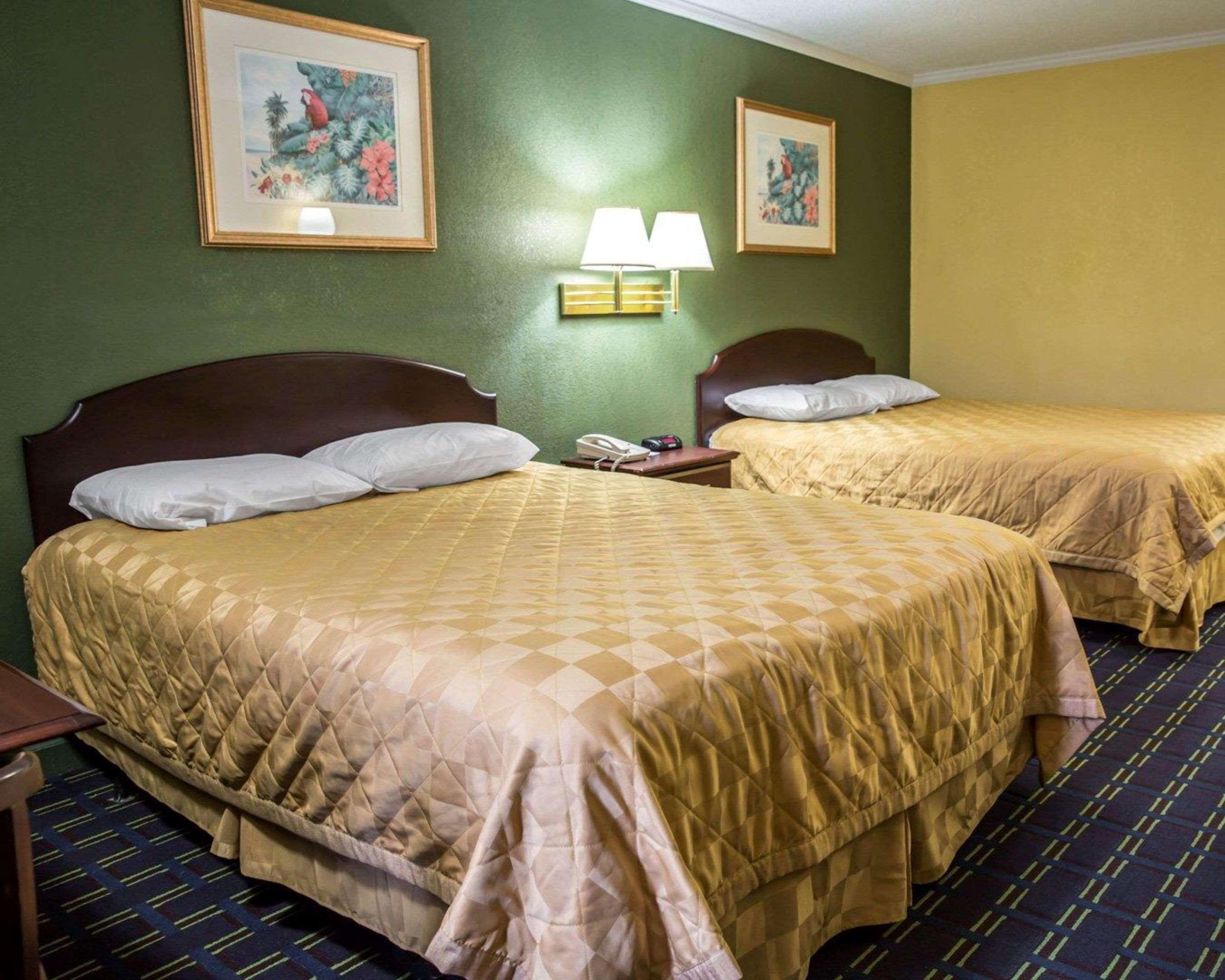 Rodeway Inn & Suites Plymouth Hwy 64 Exterior photo