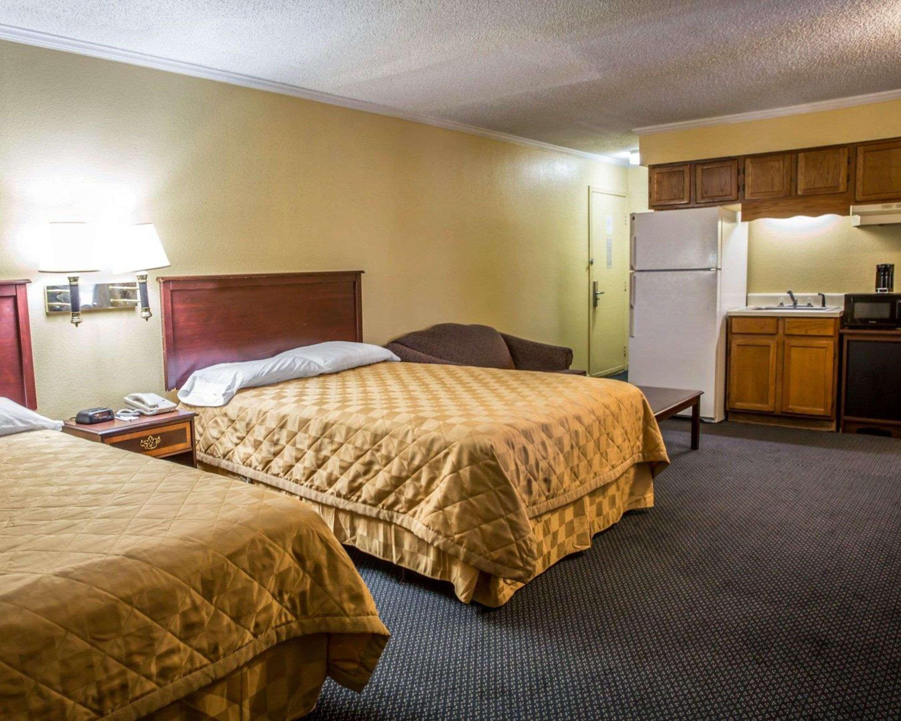 Rodeway Inn & Suites Plymouth Hwy 64 Exterior photo