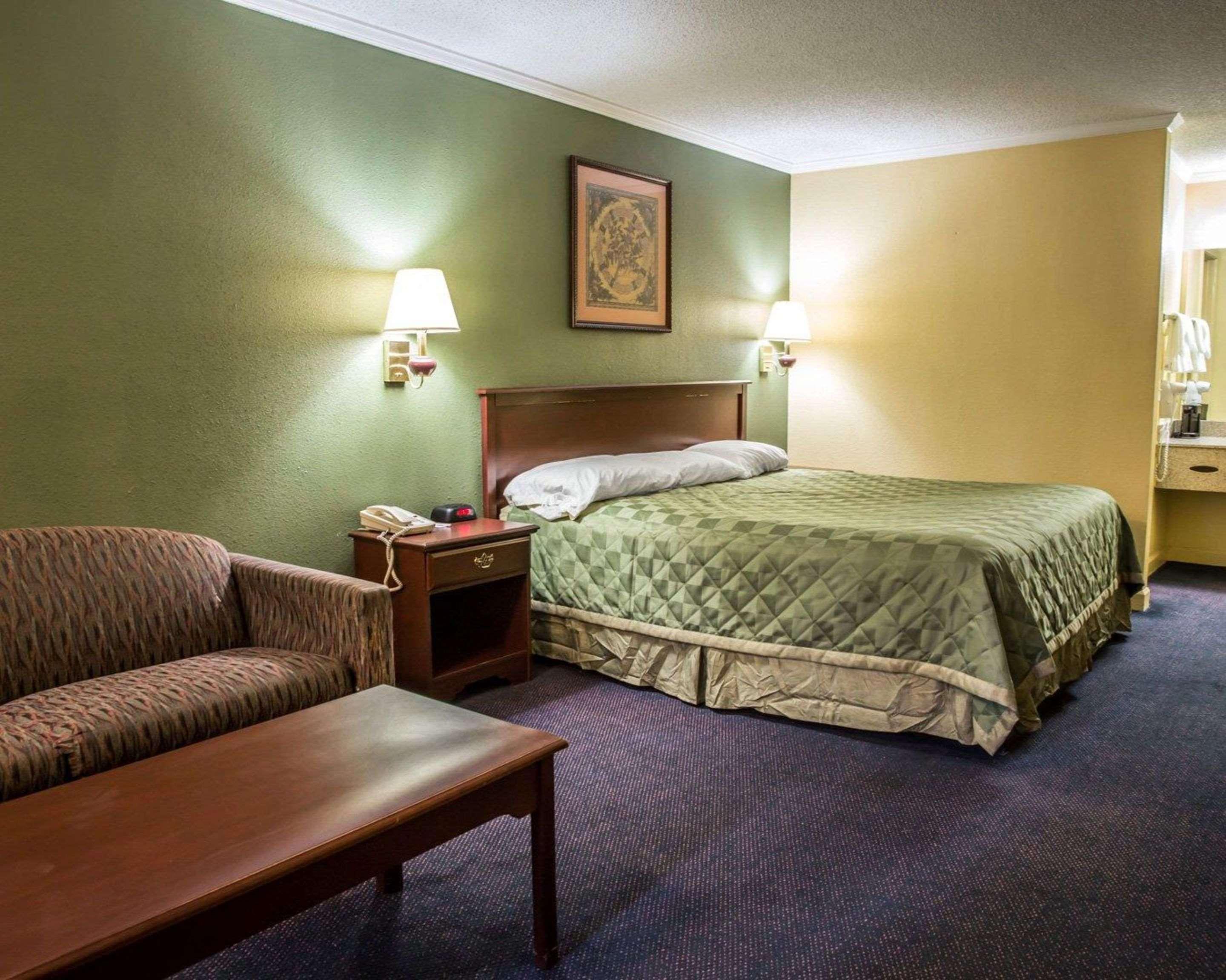 Rodeway Inn & Suites Plymouth Hwy 64 Exterior photo