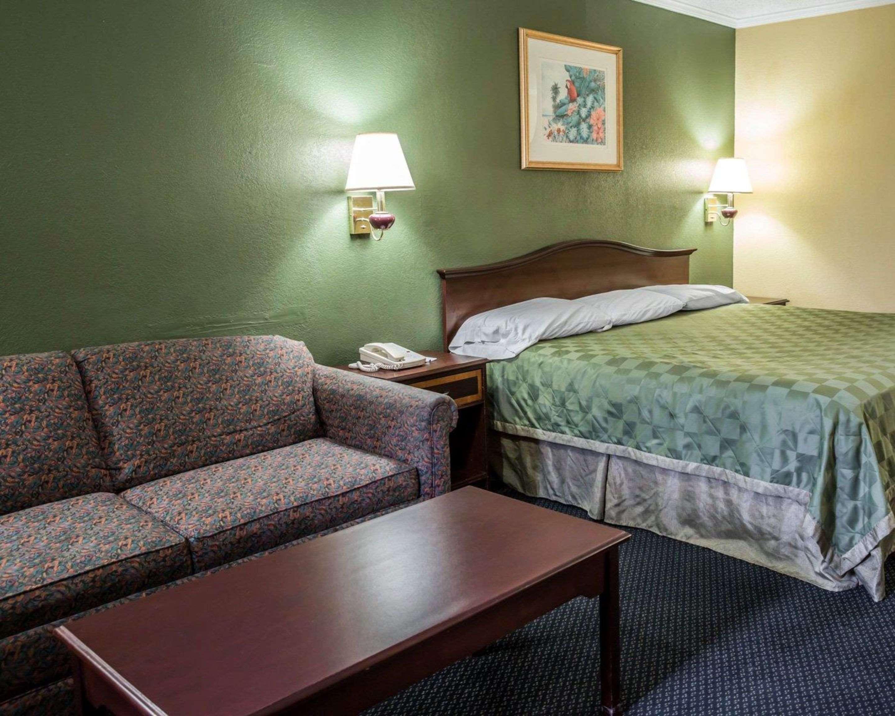 Rodeway Inn & Suites Plymouth Hwy 64 Exterior photo