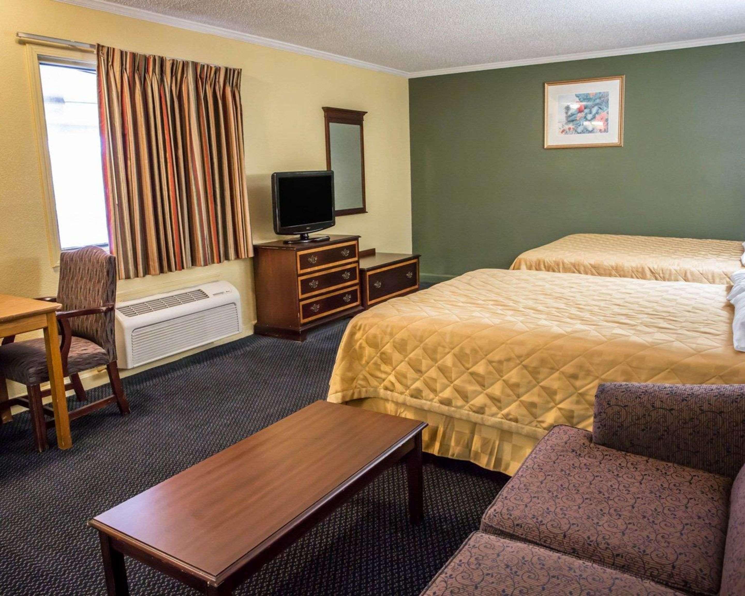 Rodeway Inn & Suites Plymouth Hwy 64 Exterior photo
