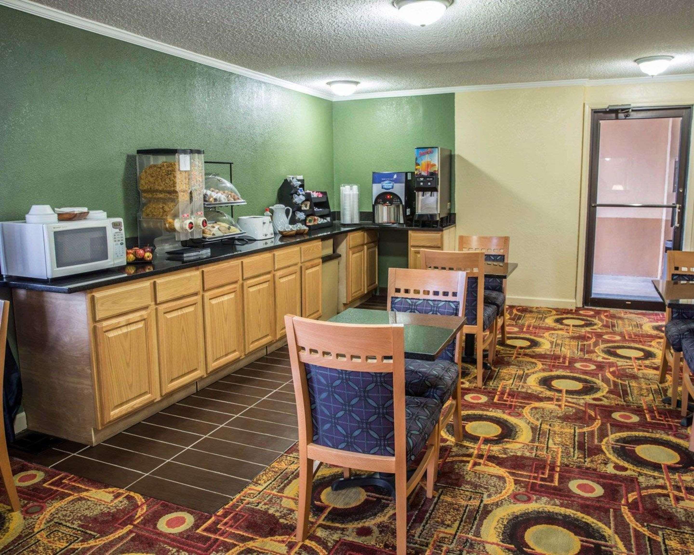 Rodeway Inn & Suites Plymouth Hwy 64 Exterior photo