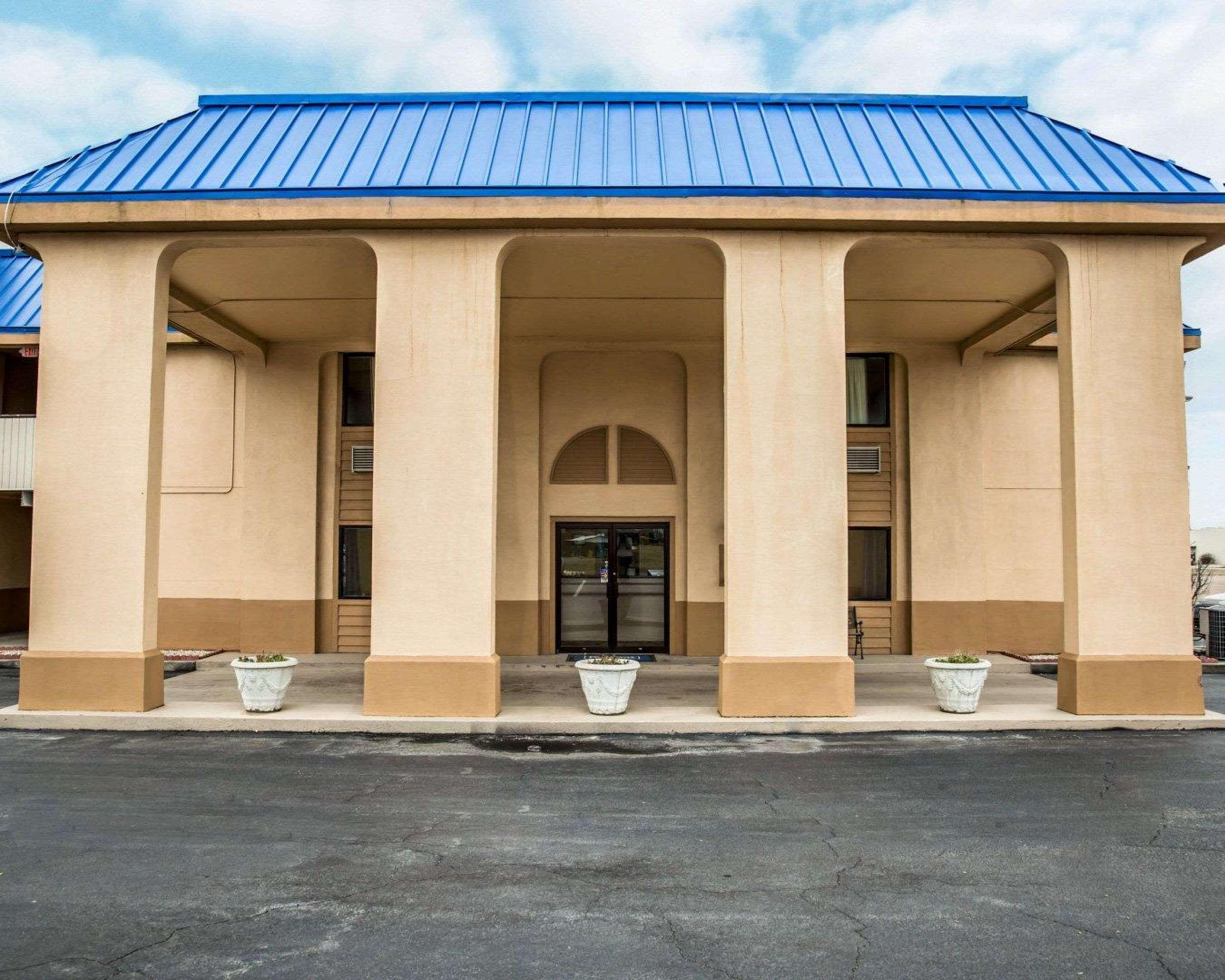 Rodeway Inn & Suites Plymouth Hwy 64 Exterior photo
