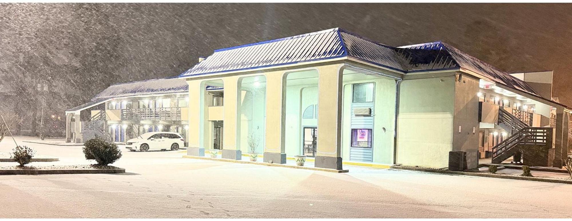 Rodeway Inn & Suites Plymouth Hwy 64 Exterior photo