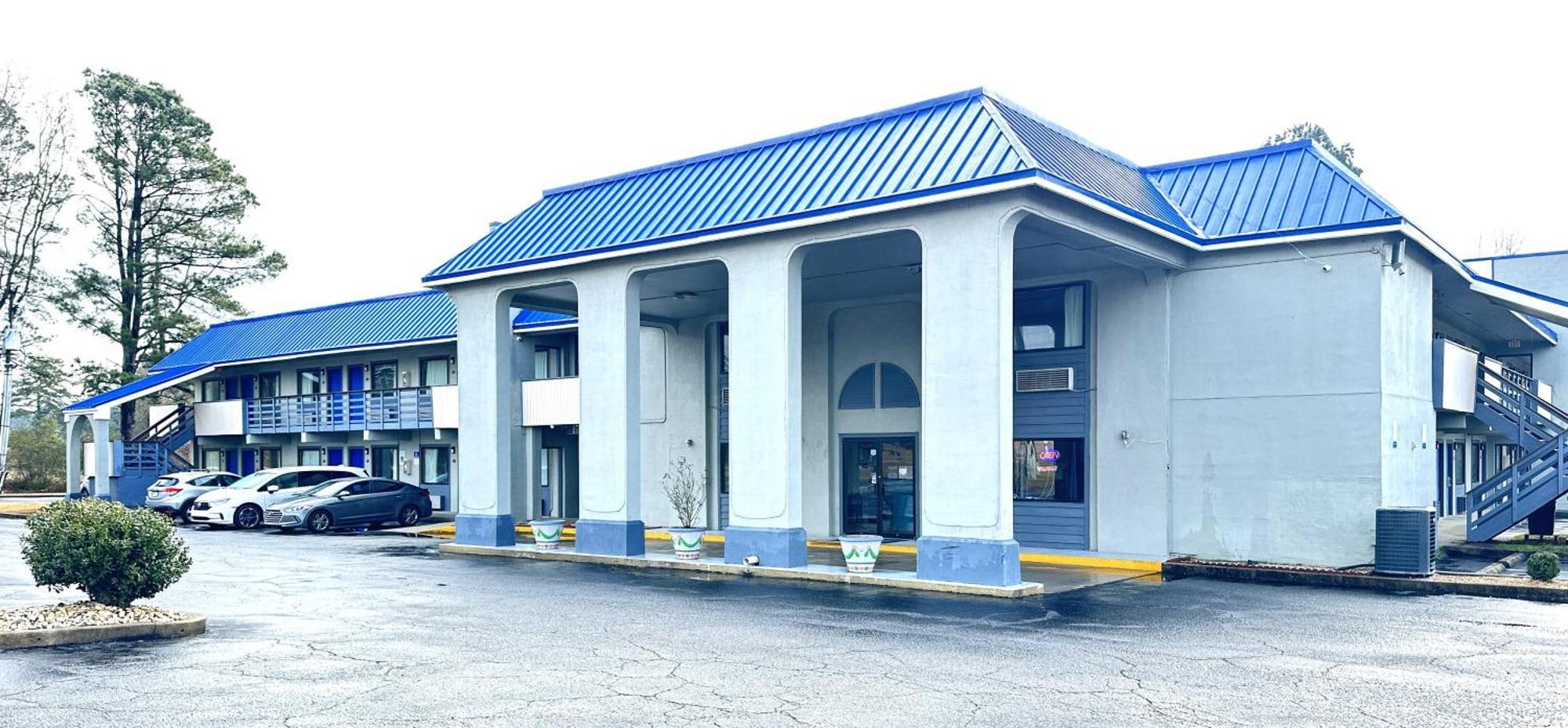 Rodeway Inn & Suites Plymouth Hwy 64 Exterior photo