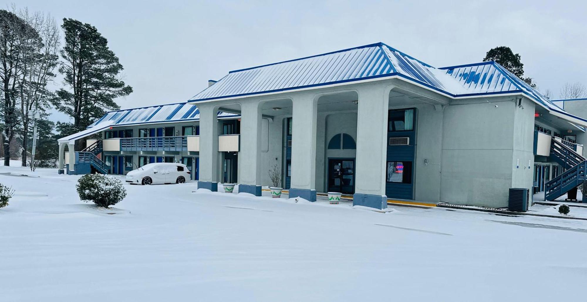 Rodeway Inn & Suites Plymouth Hwy 64 Exterior photo