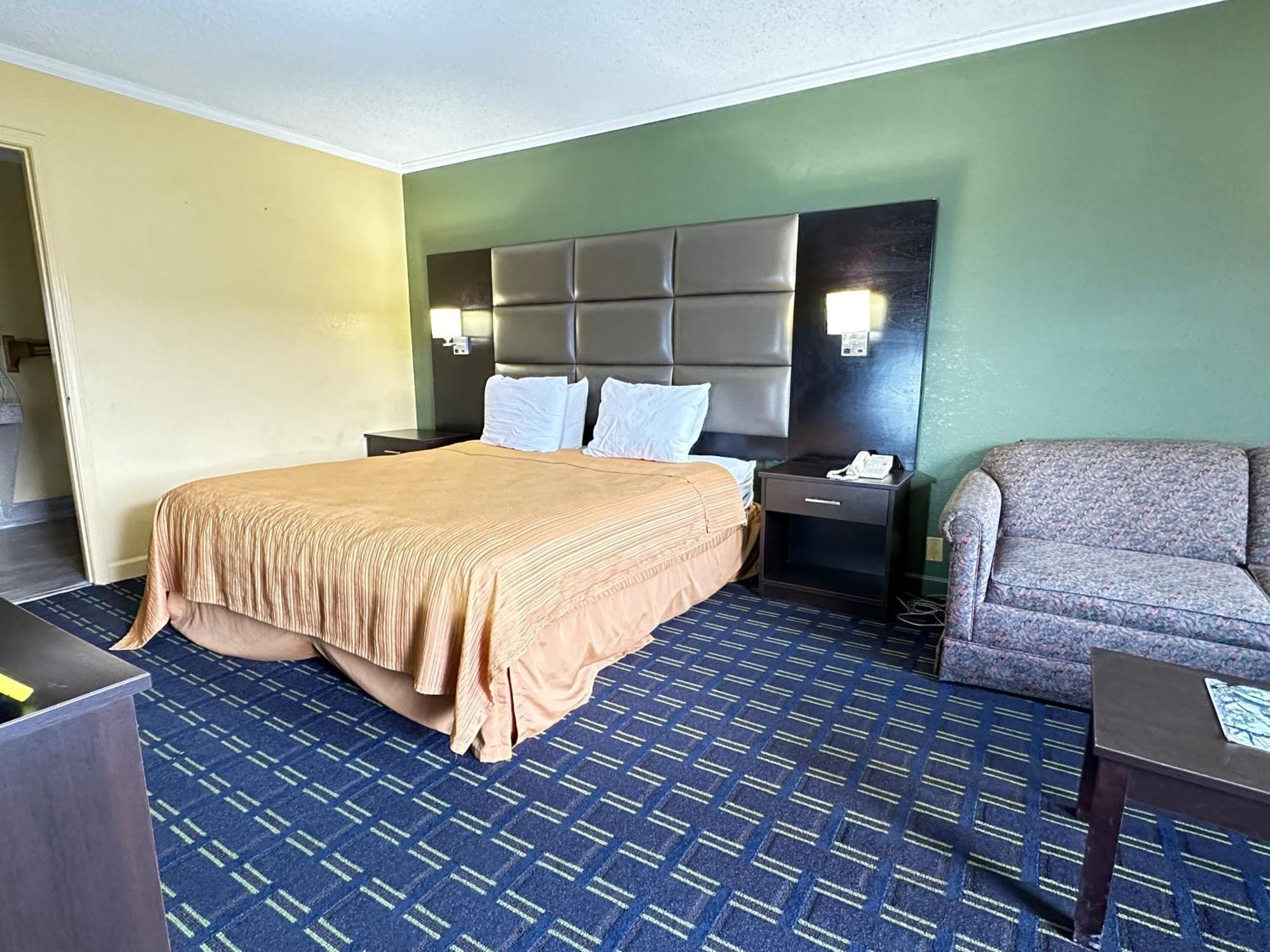 Rodeway Inn & Suites Plymouth Hwy 64 Exterior photo