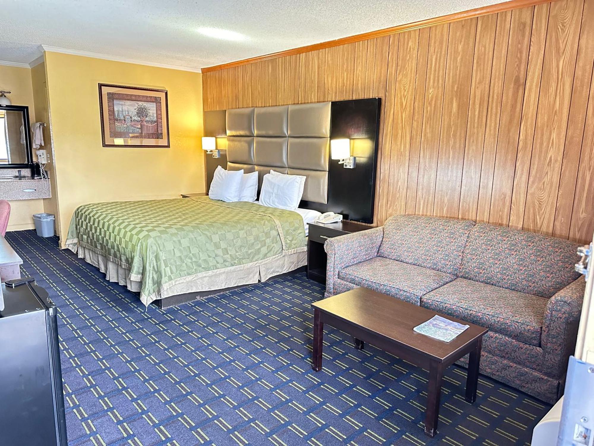 Rodeway Inn & Suites Plymouth Hwy 64 Exterior photo