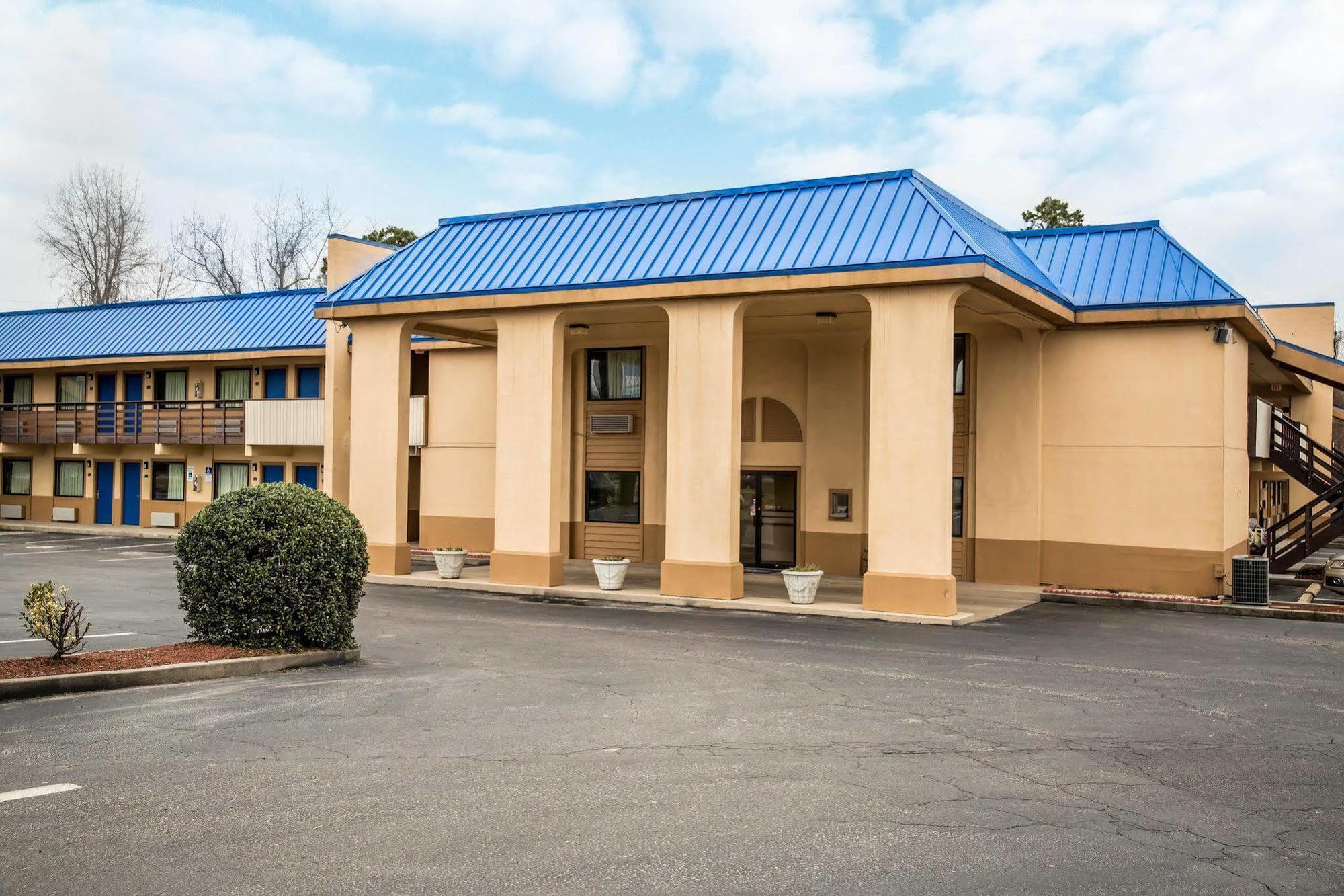 Rodeway Inn & Suites Plymouth Hwy 64 Exterior photo